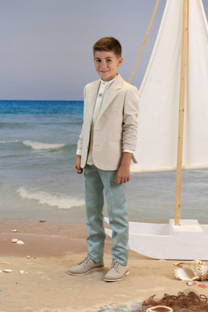 MODELO 2A Chaqueta Serie 4443 Color 101 Pantalón Serie 2297 Color 33